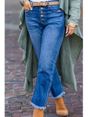 KanCan Taurus High Rise Straight Leg Denim Jeans in Medium Wash (Sizes 3 / 25